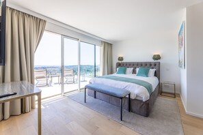 7 bedrooms, in-room safe, desk, iron/ironing board