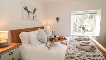 Cottage | 2 bedrooms, individually decorated, individually furnished, free WiFi