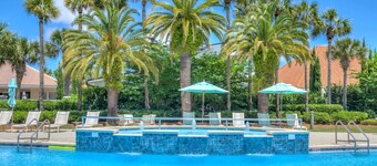 Spacious Ocean Retreat~Minutes to the Beach, BBQ, Pool, Beach Gear, and More!