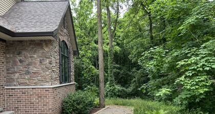 Betty's Cabin in the Woods