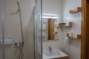 Basic Quadruple Room | Bathroom | Bathtub, free toiletries, hair dryer, towels