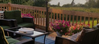 Water view , Queen bedroom and ensuite, with free breakfast. Shared facilities.