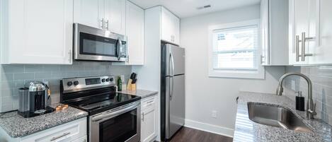 Fridge, oven, stovetop, dishwasher