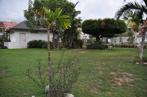 Property grounds - New Kingston Guest Apartment VII (Kingston)