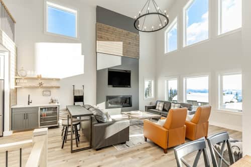 Chalet, 4 Bedrooms, Mountain View, Slope side (4 Bedrooms) | Living area
