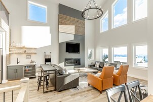Chalet, 4 Bedrooms, Mountain View, Slope side (4 Bedrooms) | Living area | 50-inch TV with cable channels, fireplace, Netflix