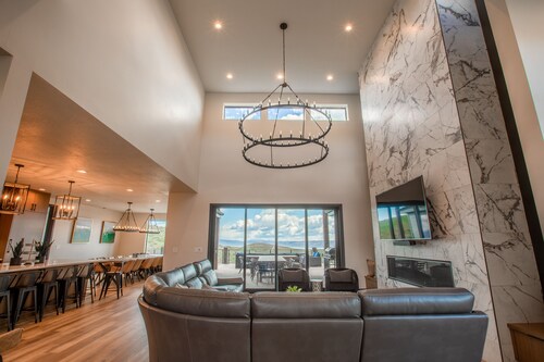 {POOL+BALL PIT} The Modern Bear Private Pool Sleeps 12-50