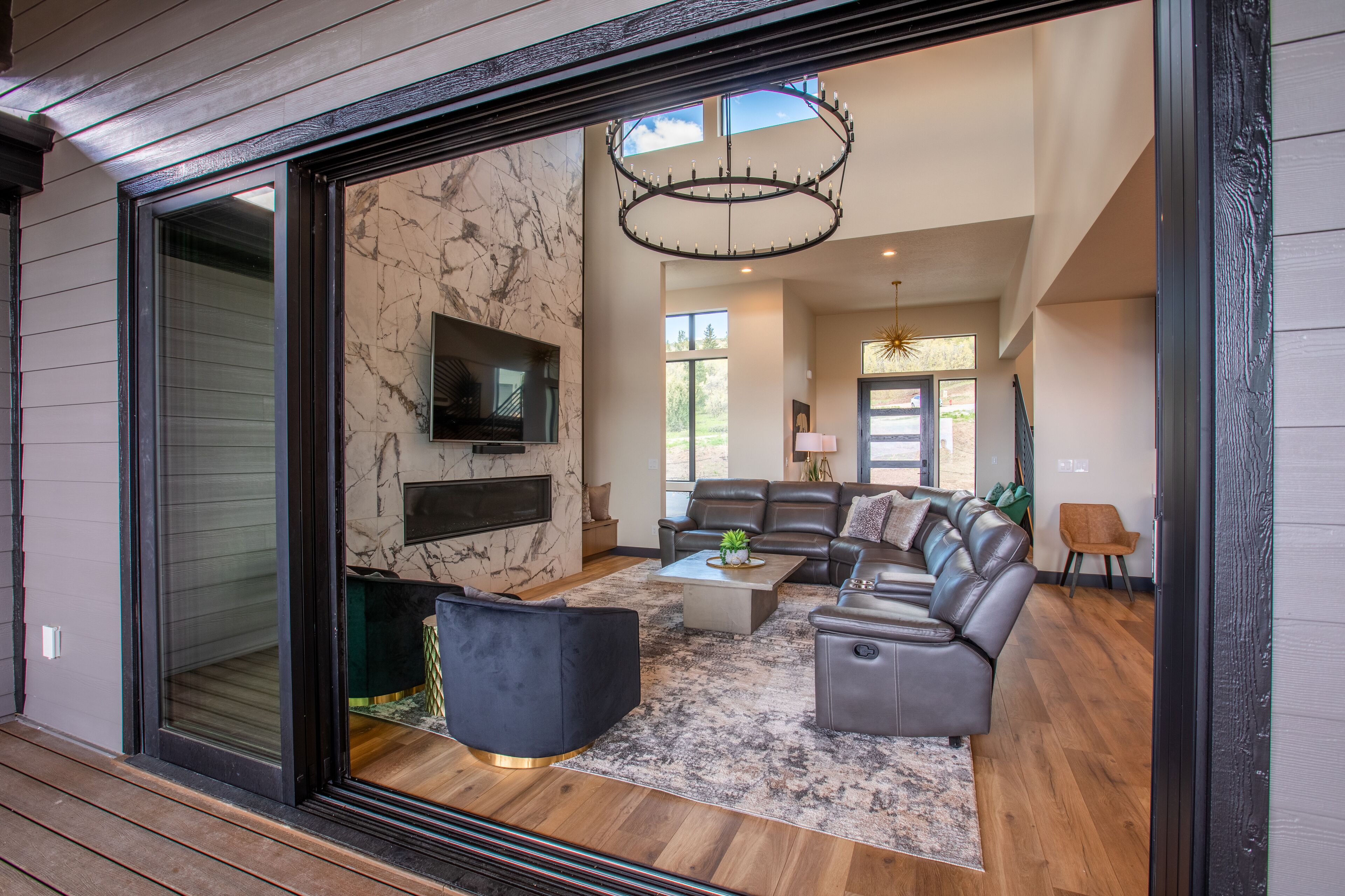 Smart TV, fireplace, video games, ping pong