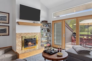 Fernseher, Kamin