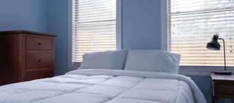 Central & Comfortable Home. Walk to the Beach!