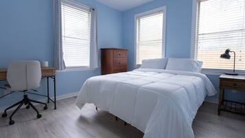 2 bedrooms, desk, iron/ironing board, travel crib