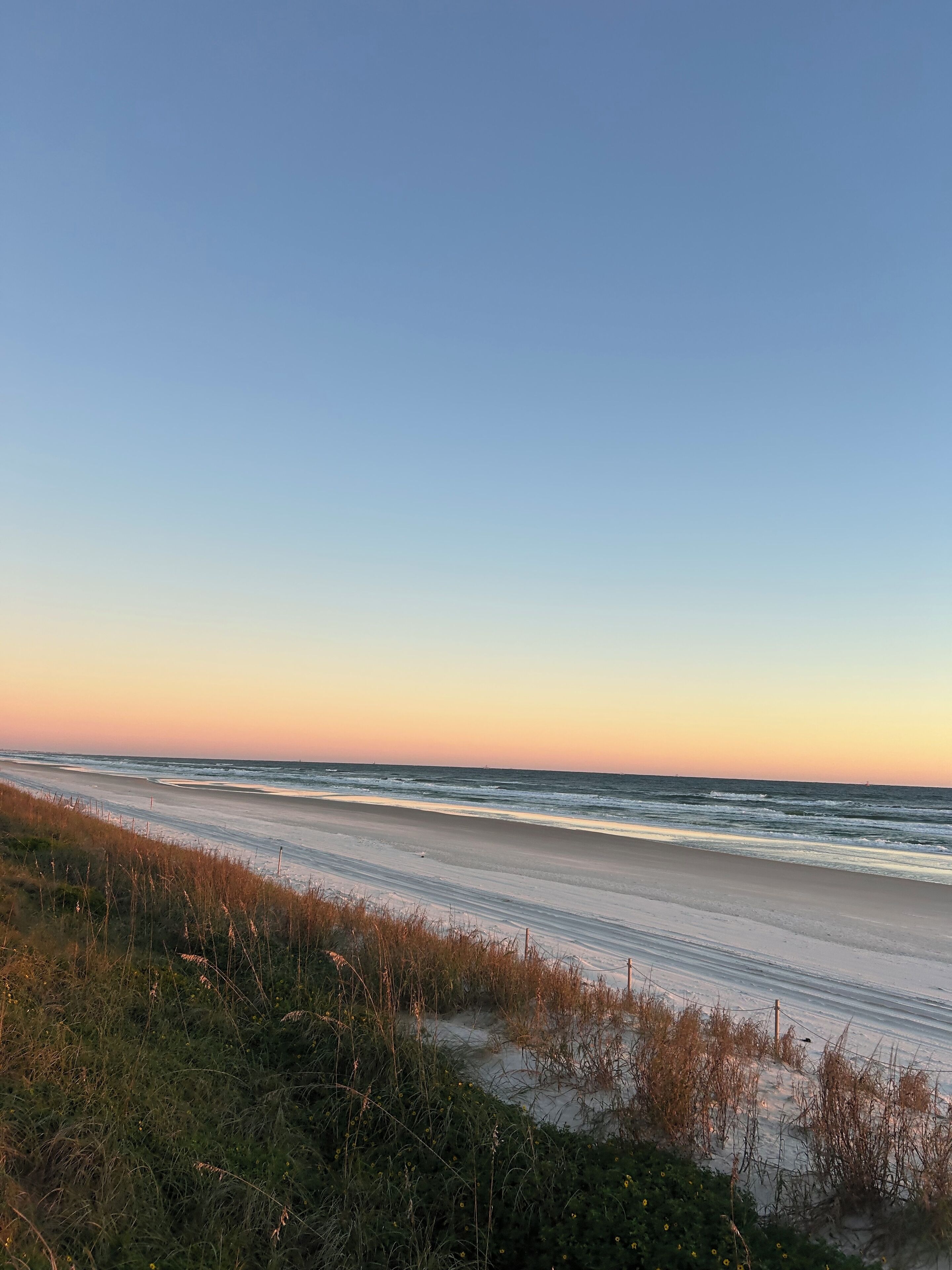 Oceanfront 3 bed stunner! Sunrise from the lawn.
