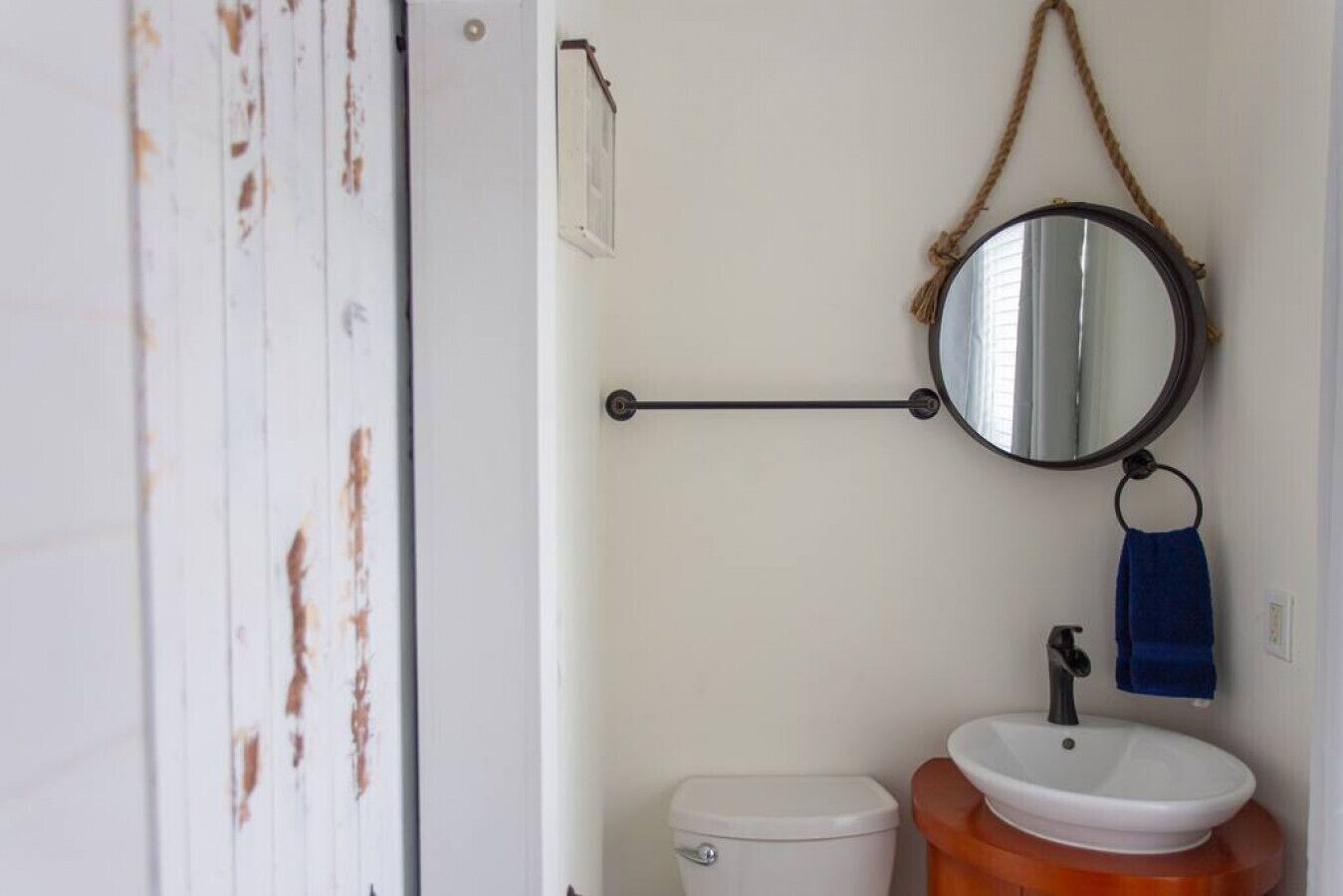 Cozy Studio - Blocks from the Ocean!