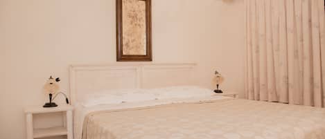 2 habitaciones, tabla de planchar con plancha y cuna de viaje