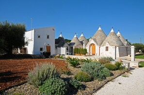 Exterior - Trullo of the Arch - Micele Holiday Houses (Locorotondo)