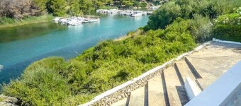 Villa Ferrer: Impressive villa with direct access to the sea