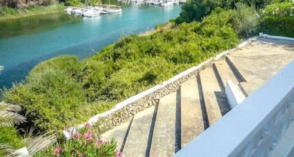 Villa Ferrer: Impressive villa with direct access to the sea