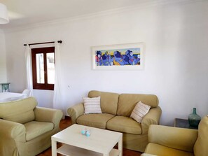 TV - Villa Ferrer: Impressive villa with direct access to the sea (Port d'Addaia)
