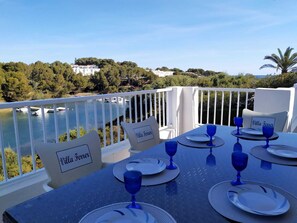 Outdoor dining - Villa Ferrer: Impressive villa with direct access to the sea (Port d'Addaia)