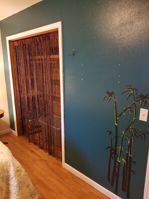 Interior - Bright 2bd/1ba main level of home, partial water view, close to old town. (Oak Harbor)