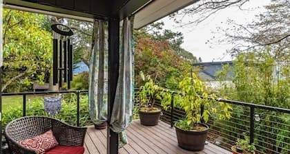 Bright 2bd/1ba main level of home, partial water view, close to old town.