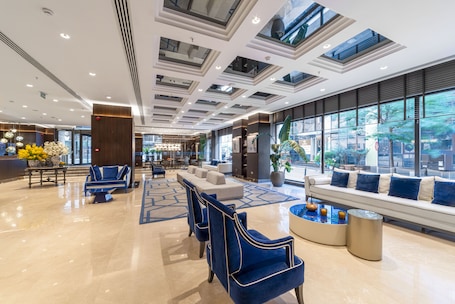 Lobby. TRYP By Wyndham Istanbul Sisli Hotel