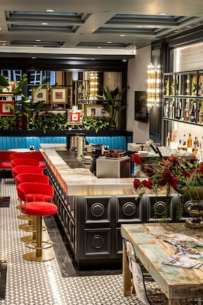 Bar (on property) - TRYP By Wyndham Istanbul Sisli Hotel (Istanbul)