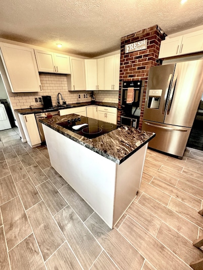 Red Barn Retreat: Relaxing 3BR w/ Game Room Near Miami U