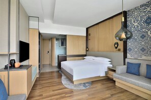 Habitación Deluxe, 1 cama King size, balcón | Minibar, caja de seguridad en la habitación y decoración personalizada