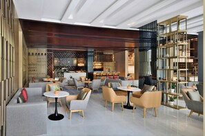 3 restaurantes; se sirven desayunos, comidas, cenas y brunch