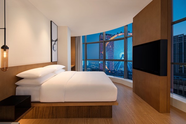 Room, 1 King Bed | Premium bedding, down comforters, minibar, in-room safe