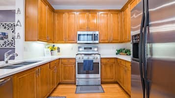 Townhouse Mewah, 3 kamar tidur, hot tub, pemandangan kebun | Kopi dan/atau alat penyeduh kopi