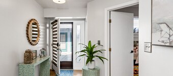 Compass Pointe Condominium - Steps to downtown, close to Lake Michigan