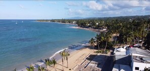 Beach nearby - Fabulous 2-bedroom, 2-bath beach front apartment (Las Terrenas)
