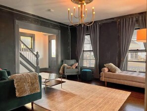 TV, caminetto, Netflix, Hulu