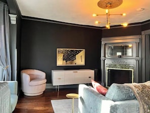 TV, caminetto, Netflix, Hulu