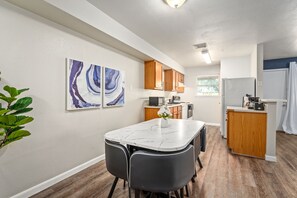 Fridge, microwave, oven, stovetop - Price Drop!20% Off[Pet friendly]3Br & 2Bath Apt-12C (Cypress)