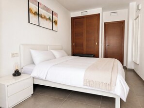 3 chambres, fer et planche à repasser, accès au Wi-Fi (inclus)