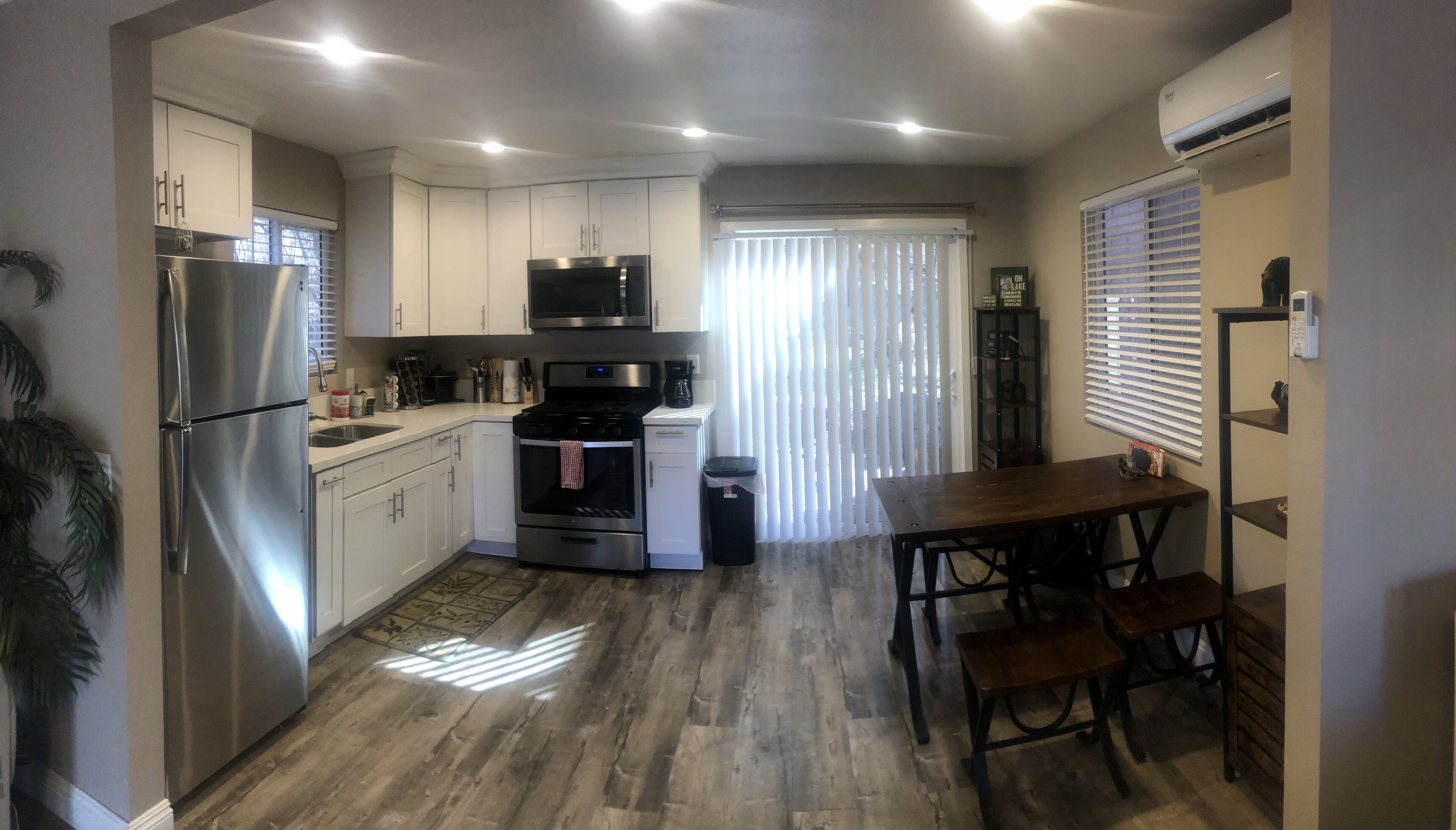 Cozy Cabin! 6 Minute Drive to Lake Gregory