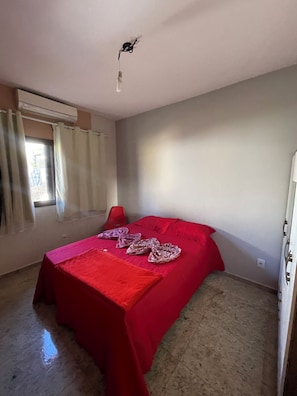 2 bedrooms, desk, iron/ironing board, WiFi - House in gated community with privileged location (Aparecida de Goiânia)