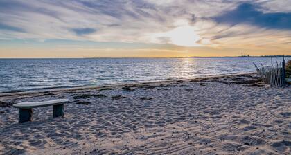 Oceanfront cottage near town with full kitchen, AC, beach access & patio