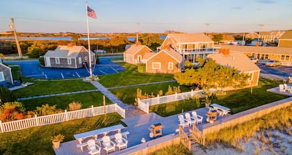 Oceanfront cottage near town with full kitchen, AC, beach access & patio
