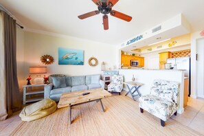 TV - Plush condo with water views, washer/dyer & AC - pool, hot tub & gym (Gulf Shores)