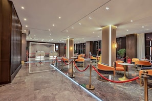 Lobby - Microtel by Wyndham Sanya Dadonghai (Sanya)