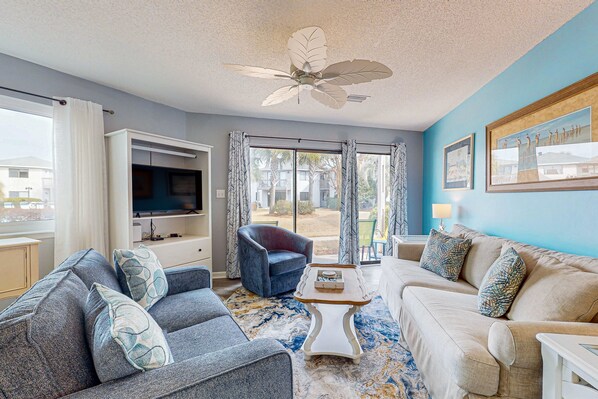 TV - Ground-floor condo in great locale with pool, fast WiFi, W/D - snowbird-friendly (Miramar Beach)