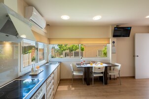 Exclusive Bungalow (Modular 4) | Private kitchen | Fridge, microwave, electric kettle, toaster