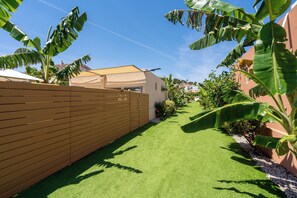 Egyptian cotton sheets, premium bedding, down duvets, pillow-top beds