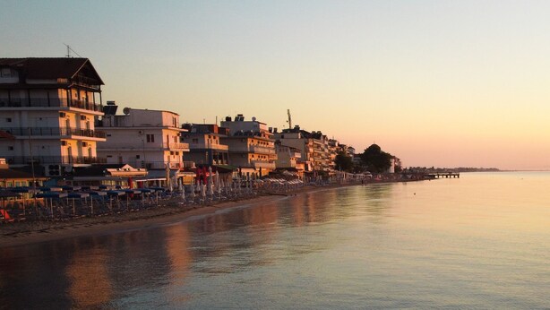Beach nearby, white sand, 5 beach bars - Vila Zoi (Katerini)