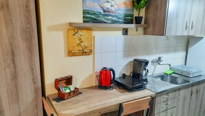 Comfort Studio | Private kitchenette | Coffee/tea maker, full-sized fridge, stovetop, cookware/dishes/utensils - Vila Zoi (Katerini)