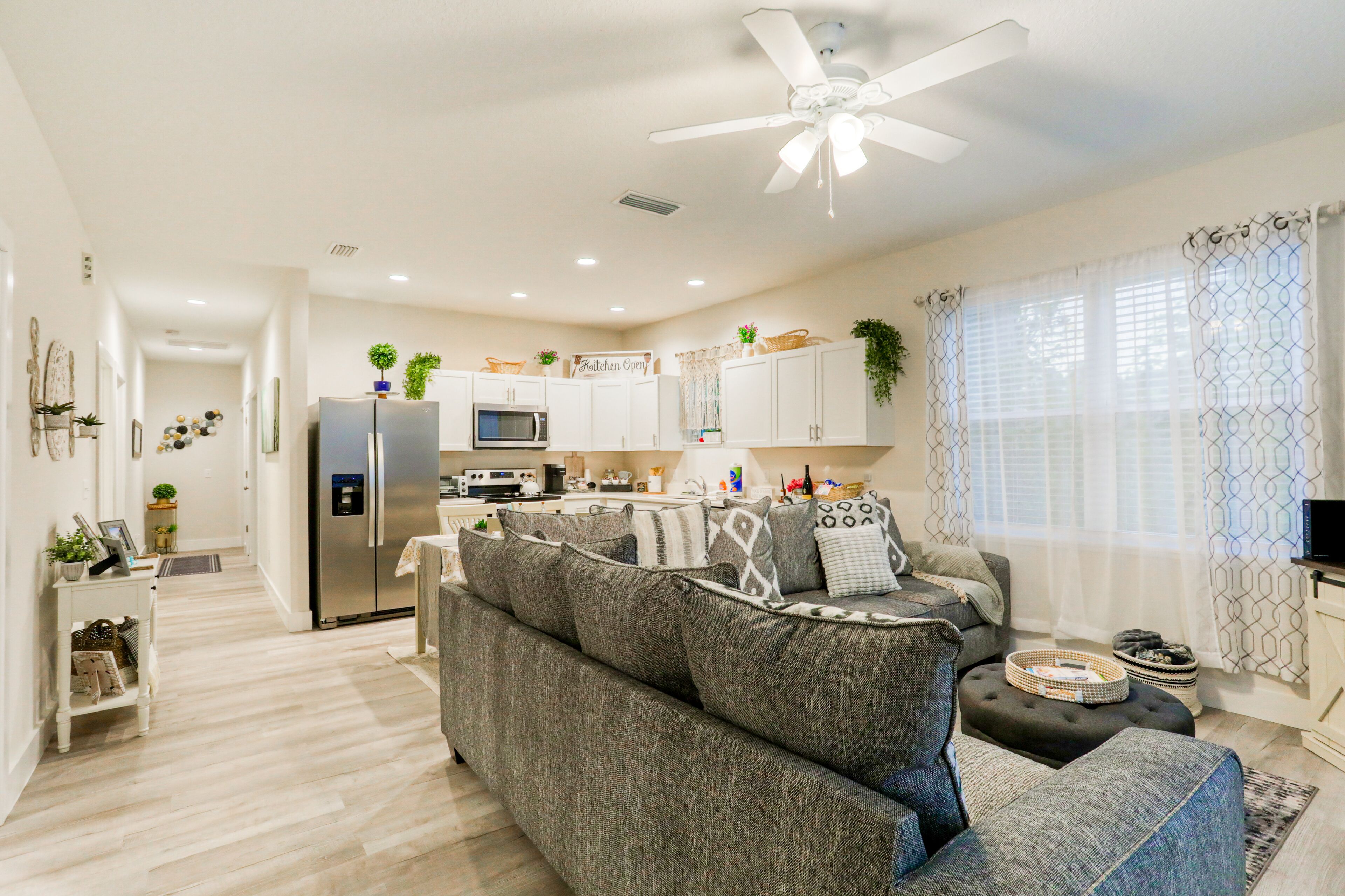 Lovely getaway with alfresco dining, WiFi, W/D & central AC - snowbird-friendly